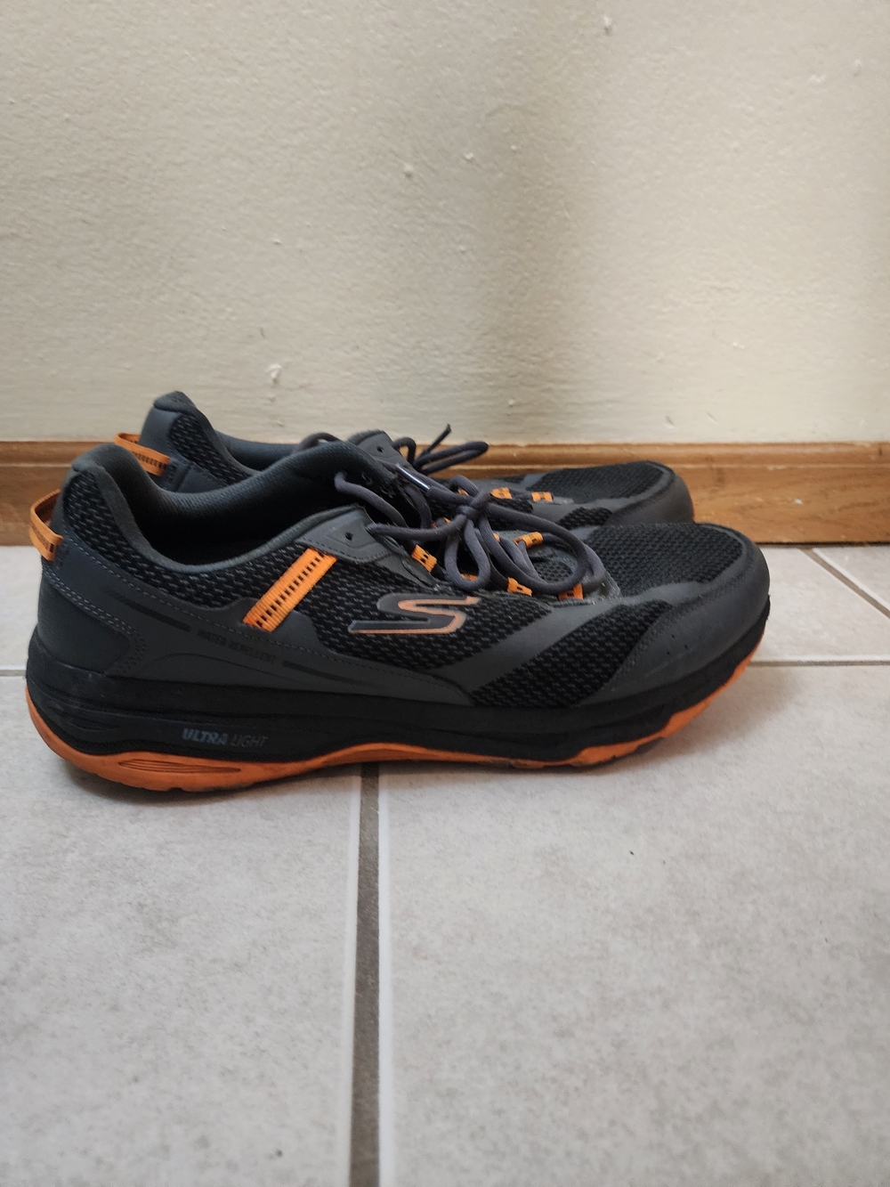 Skechers Men's Gray & Orange Athletic Sneakers